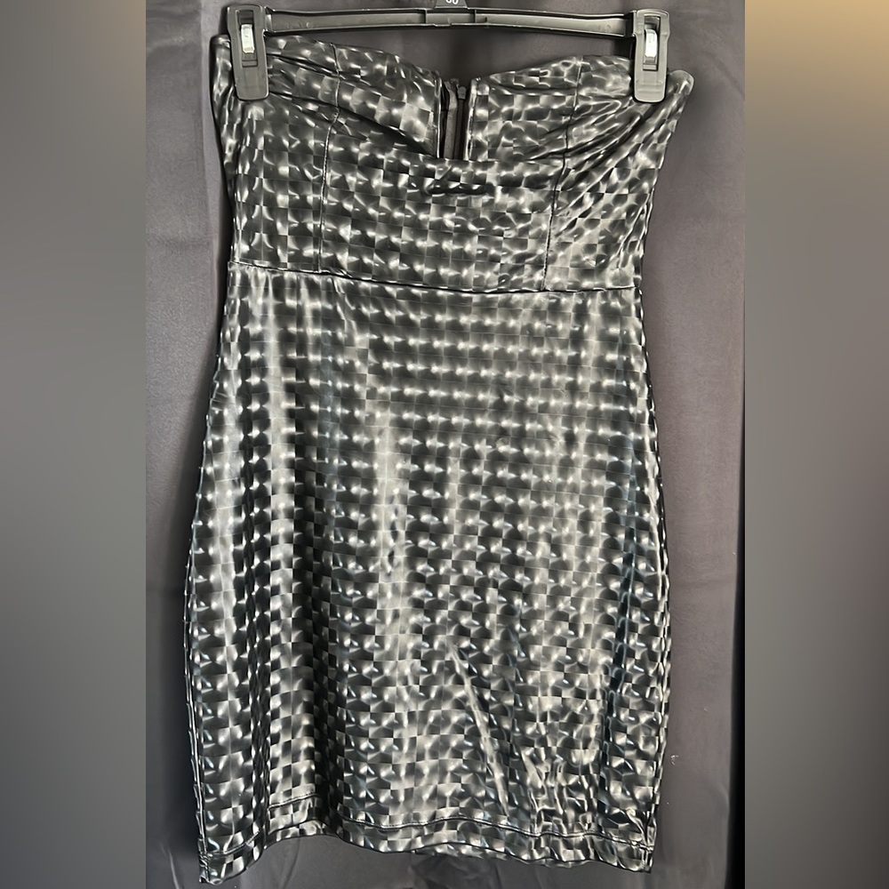 3-D strapless mini dress